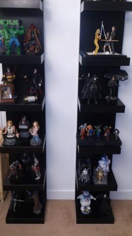 Vitrine Figurines 1 30%.jpg