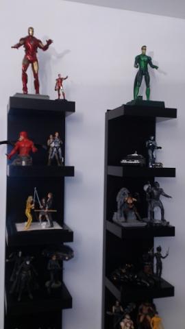 Vitrine Figurines 4 30%.jpg