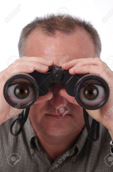 102409711_429916-homme-regardant--travers-des-jumelles-avec-magnifie-dans-le-dessin-anim-yeux-lentilles-isol-sur-blanc-vo.thumb.jpg.cbf7ca8d9f947c7d929b0b707c8167fe.jpg