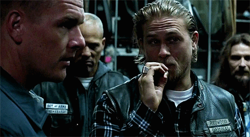 jax_teller_do_you_think_im_kidding_coup_de_coude.gif.1b3cc1d8e6031efea75f183ccfeac7a9.gif
