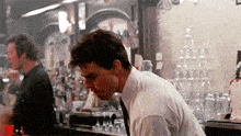 cocktail-movie-tom-cruise.gif.4729e41975573e2290a66db765ea8607.gif